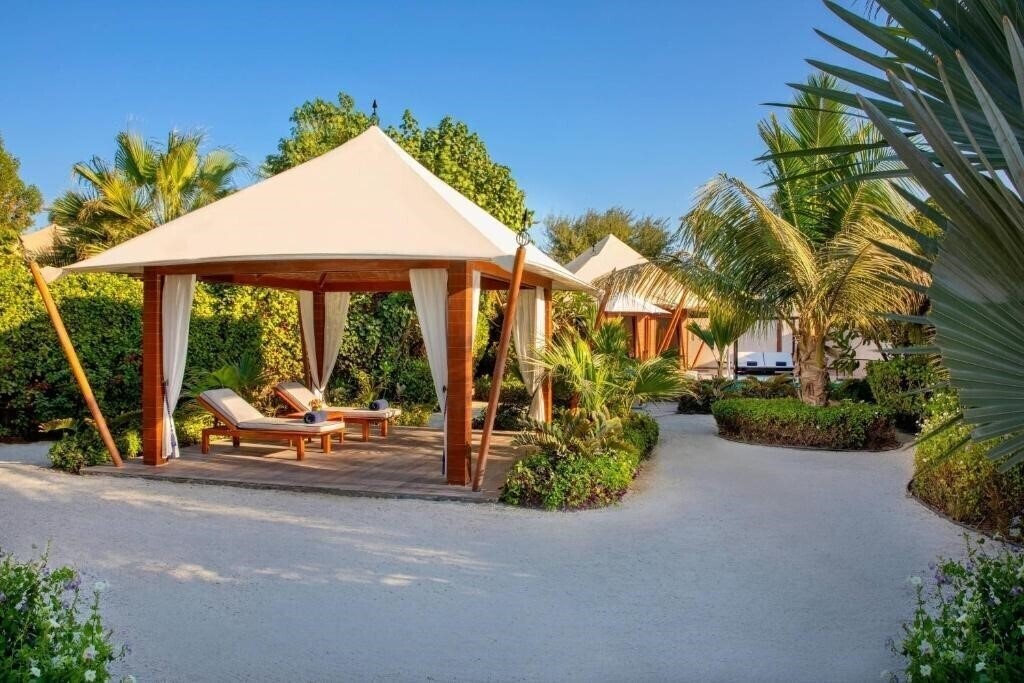 Вид The Ritz Carlton Ras Al Khaimah Al Hamra Beach 5*