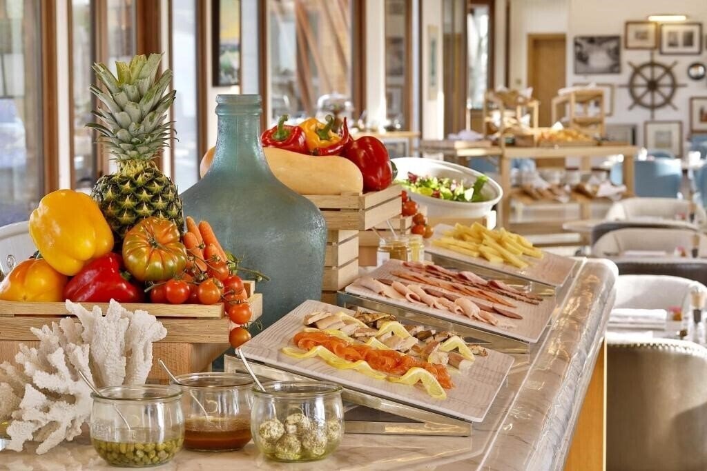 Панорама The Ritz Carlton Ras Al Khaimah Al Hamra Beach 5*