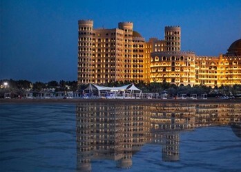 Отель Flamingo Beach Resort 3*