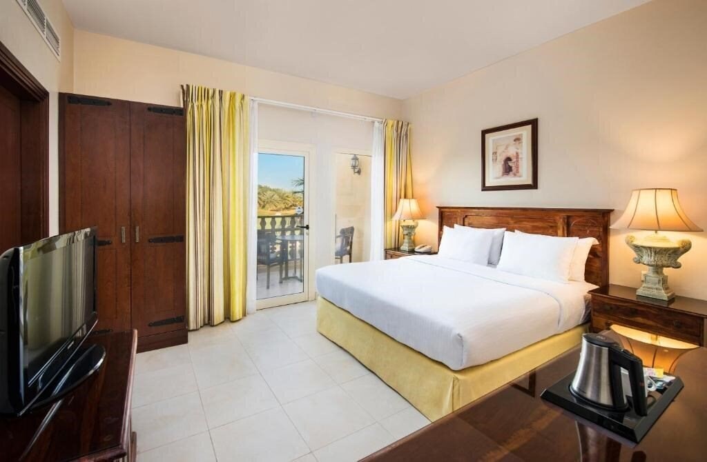 Вид Al Hamra Village Golf & Beach Resort 4*