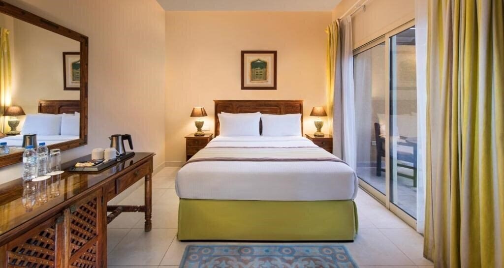 Панорама Al Hamra Village Golf & Beach Resort 4*