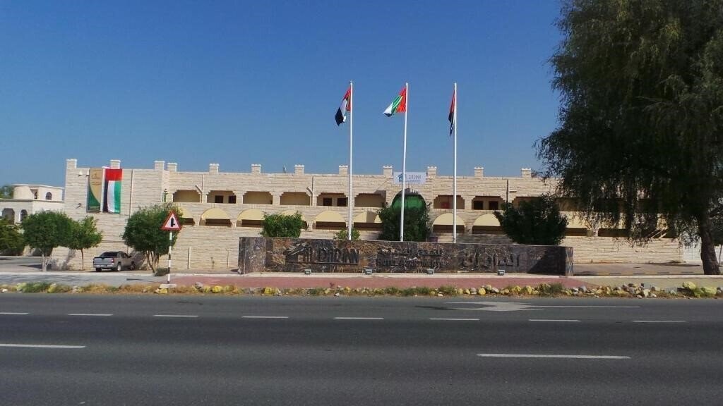 Вид Al Dar Inn Hotel Apartment 3*