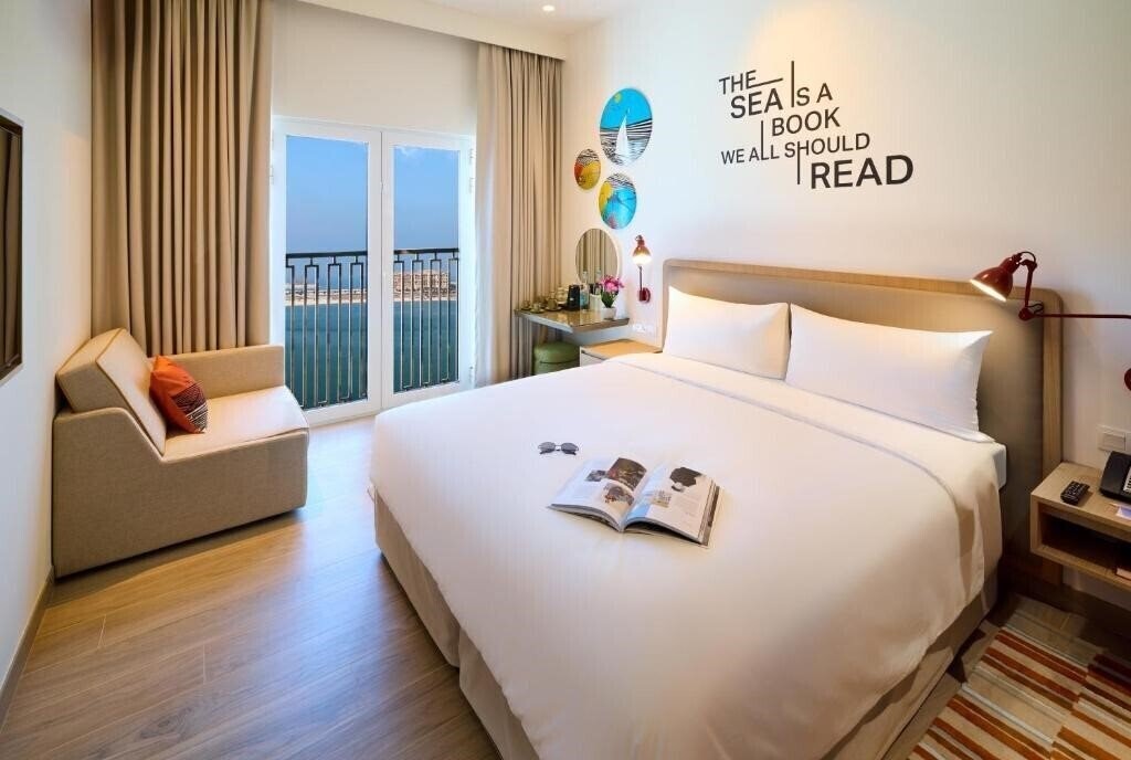 Готель Rove Al Marjan Island 3*