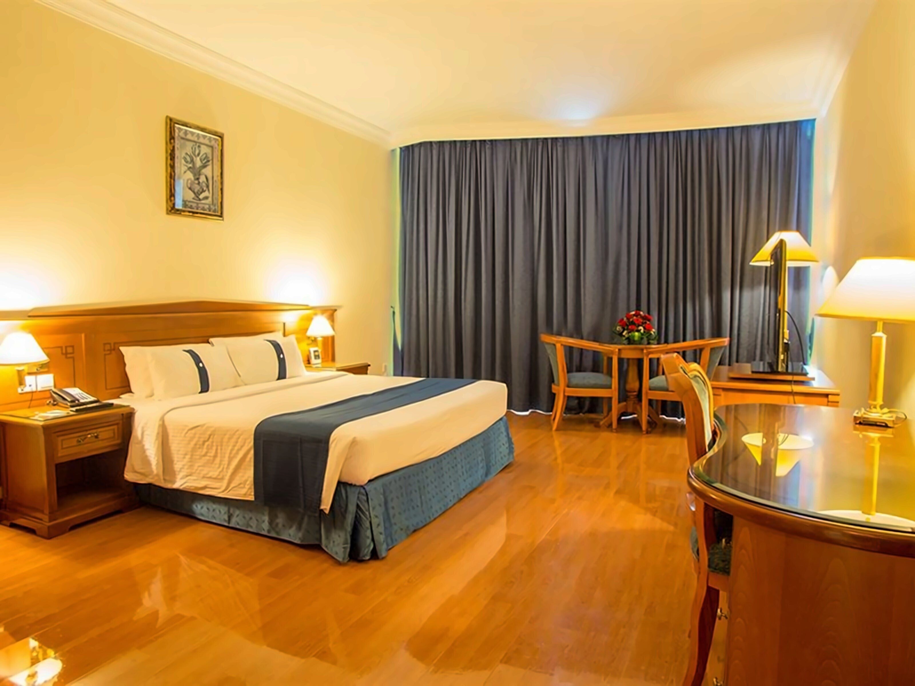 Панорама Grand Excelsior Hotel Sharjah (ex. Grand Excelsior Sharjah, Holiday Inn Sharjah) 4*