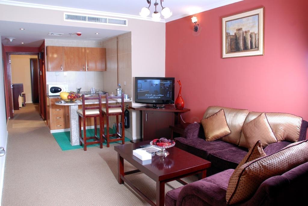 Вид Al Bustan Tower Hotel Suites 4*