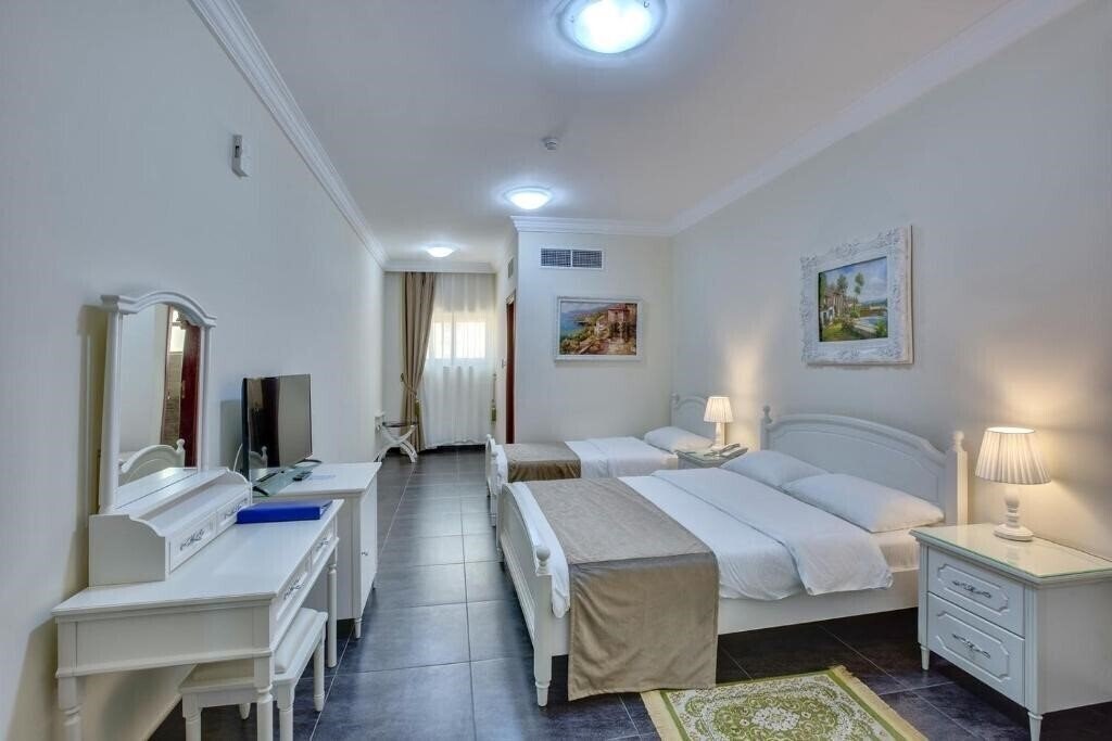Территория Royal Hotel Sharjah 3*