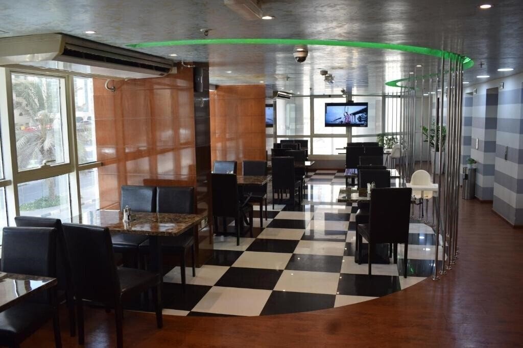 Апартаменти Aldar Hotel (ex. Al Dar Hotel Sharjah) 3*