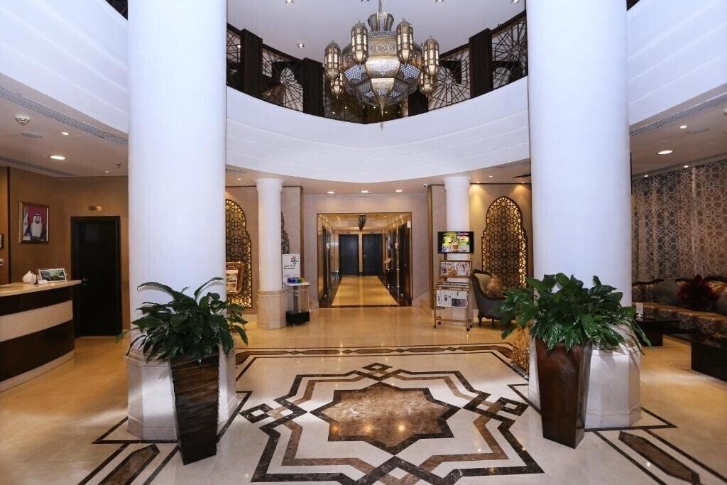 Территория Al Hamra Hotel 4*
