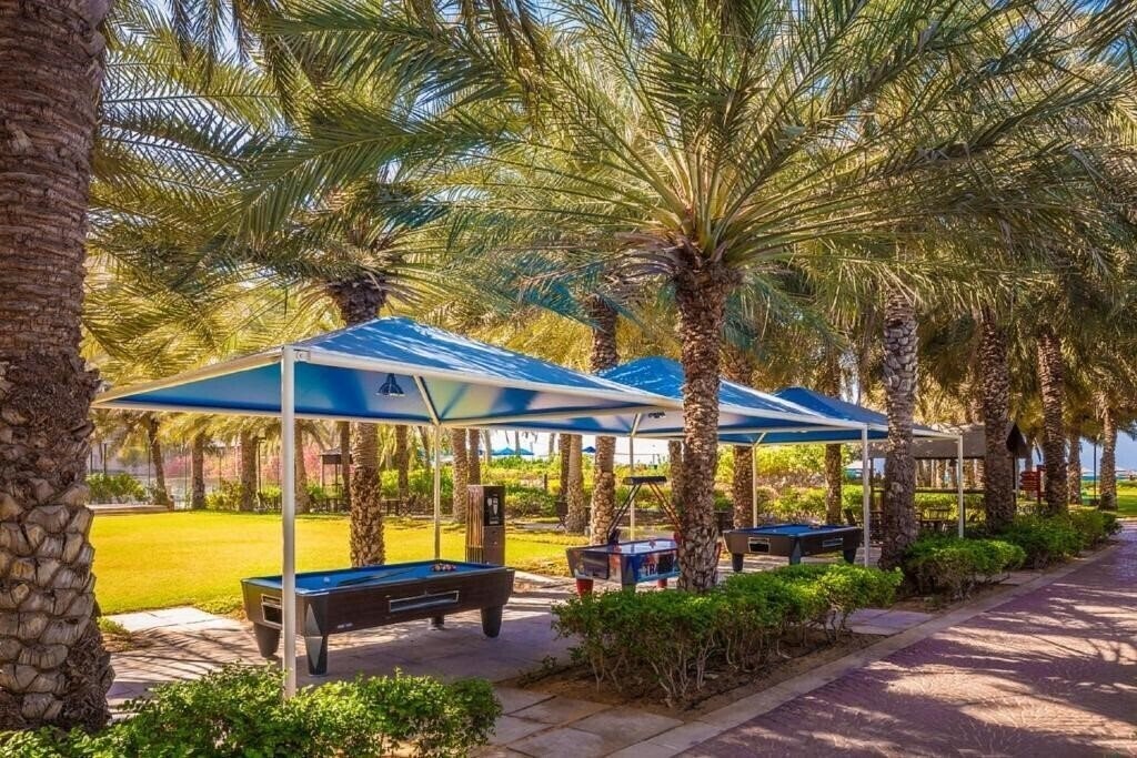 Територія Coral Beach Resort Sharjah 4*