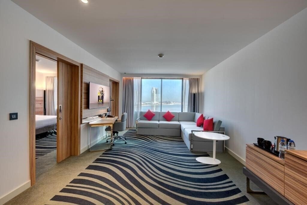 Панорама Novotel Sharjah Expo Centre 4*