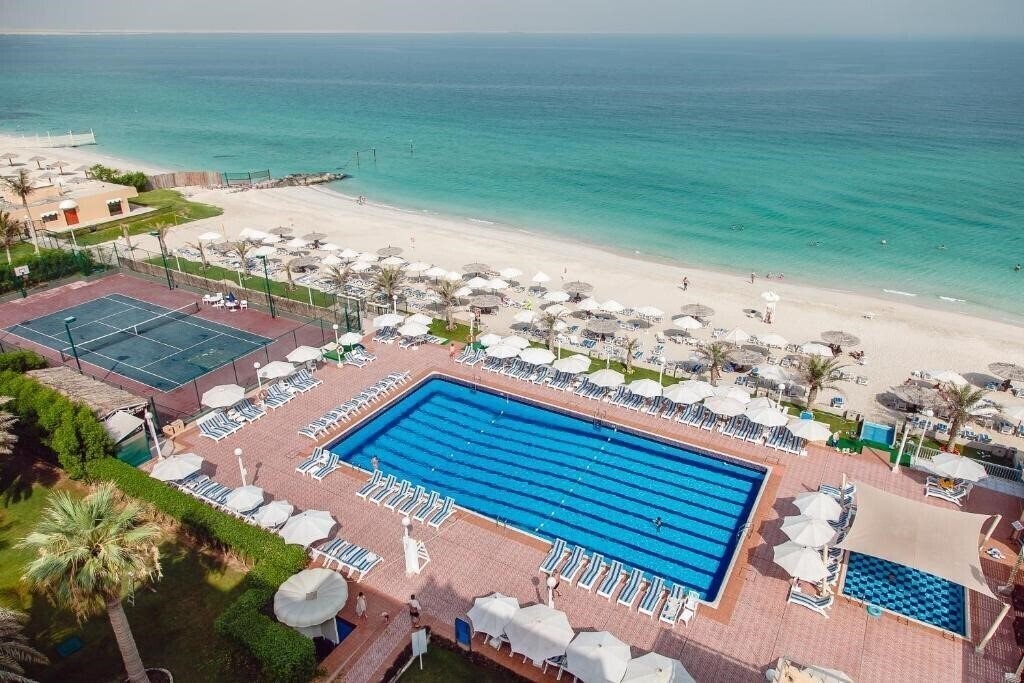 Отель Sharjah Carlton 4*