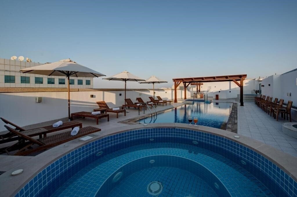 Отель Center Hotel Sharjah 4*