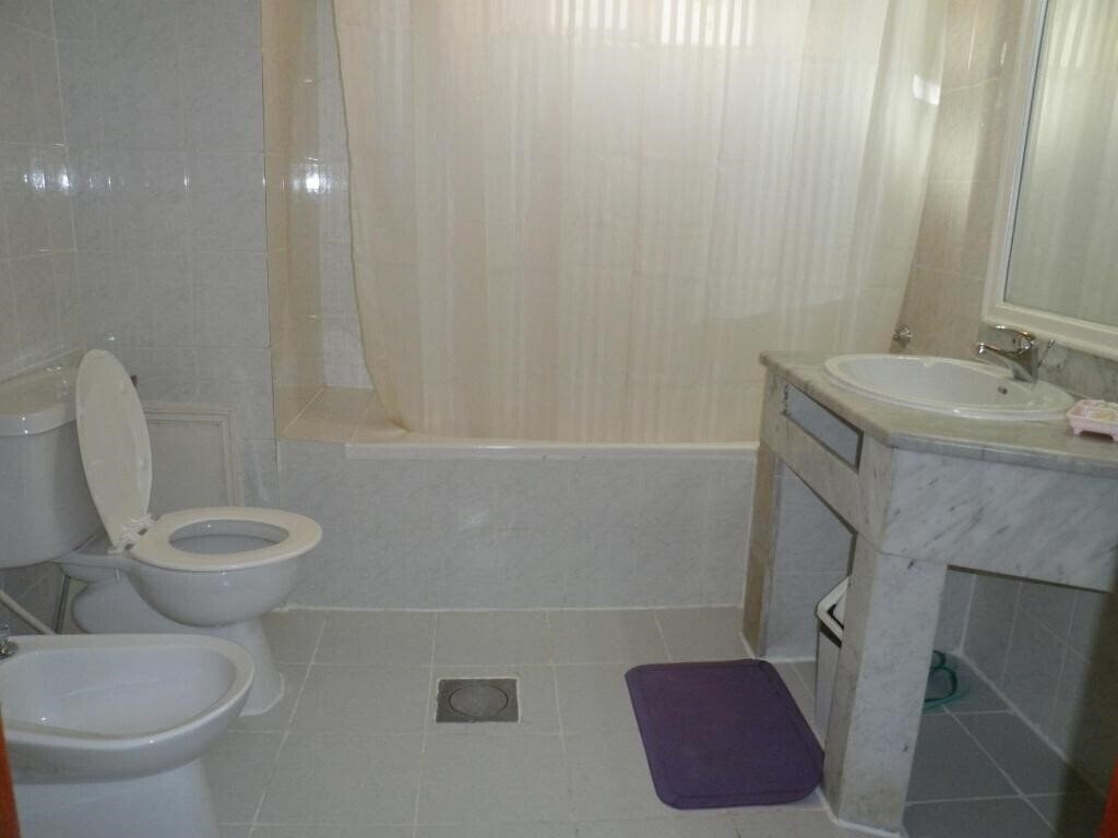 Вид Al Buhairah Hotel Apartments 3*