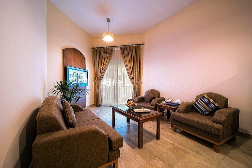 Апартаменты Umm Al Quwain Beach Hotel 4*