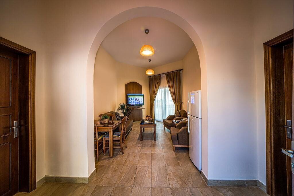 Панорама Umm Al Quwain Beach Hotel 4*