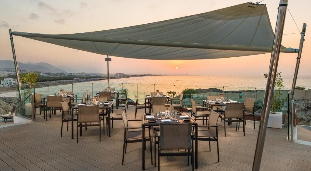 Картинка Crowne Plaza Hotel Muscat 4*