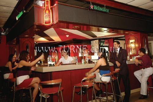 Территория Golden Tulip Seeb 4*