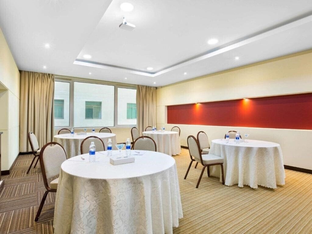 Территория Ibis Muscat 3*