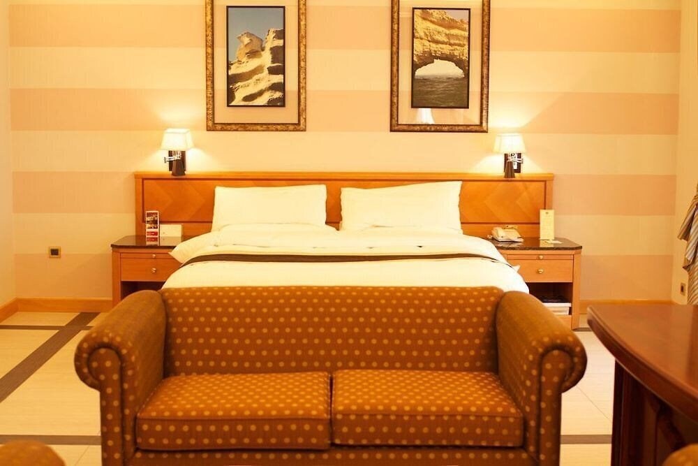 Апартаменты Ramada by Wyndham Qurum Beach 4*