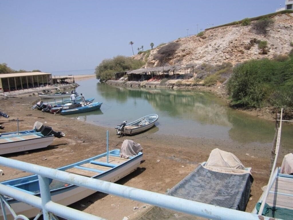 Территория Qurum Beach Hotel 3*