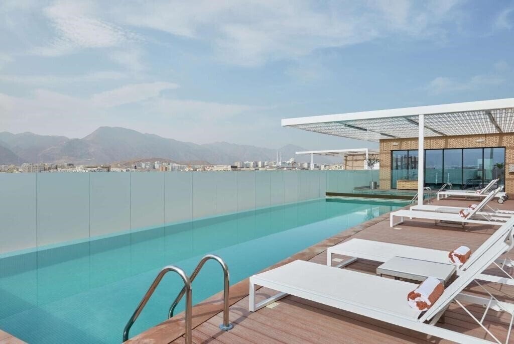 Территория Hilton Garden Inn 4*