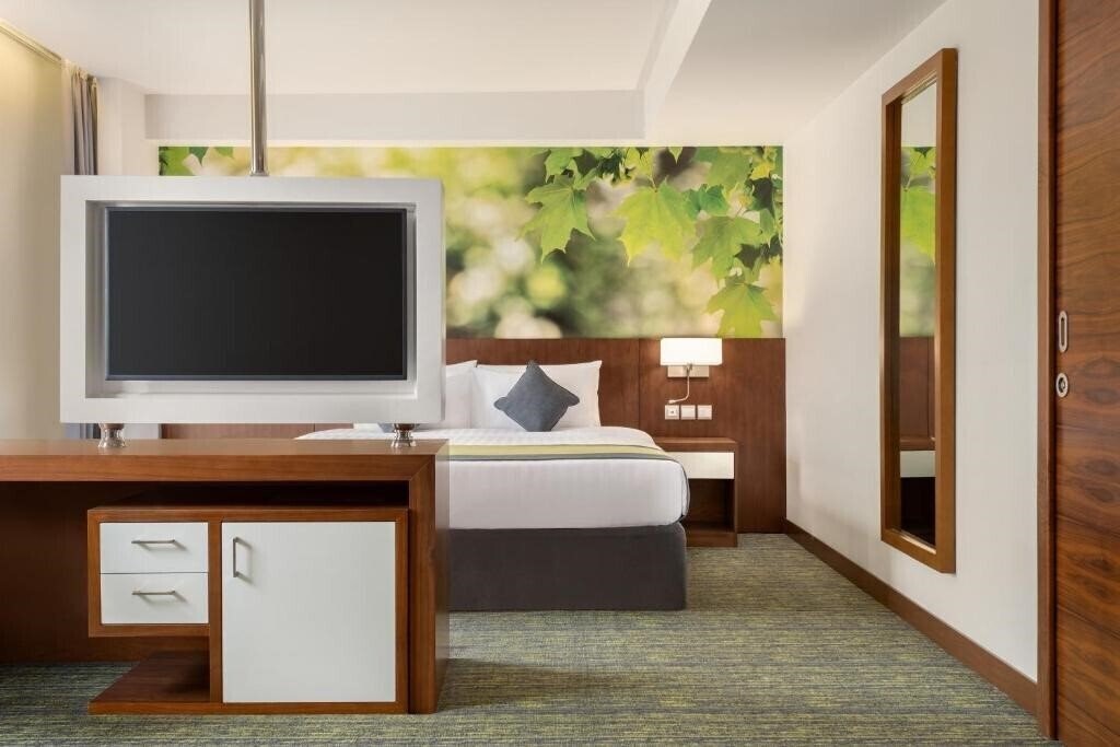 Территория Wyndham Garden Muscat Al Khuwair 4*