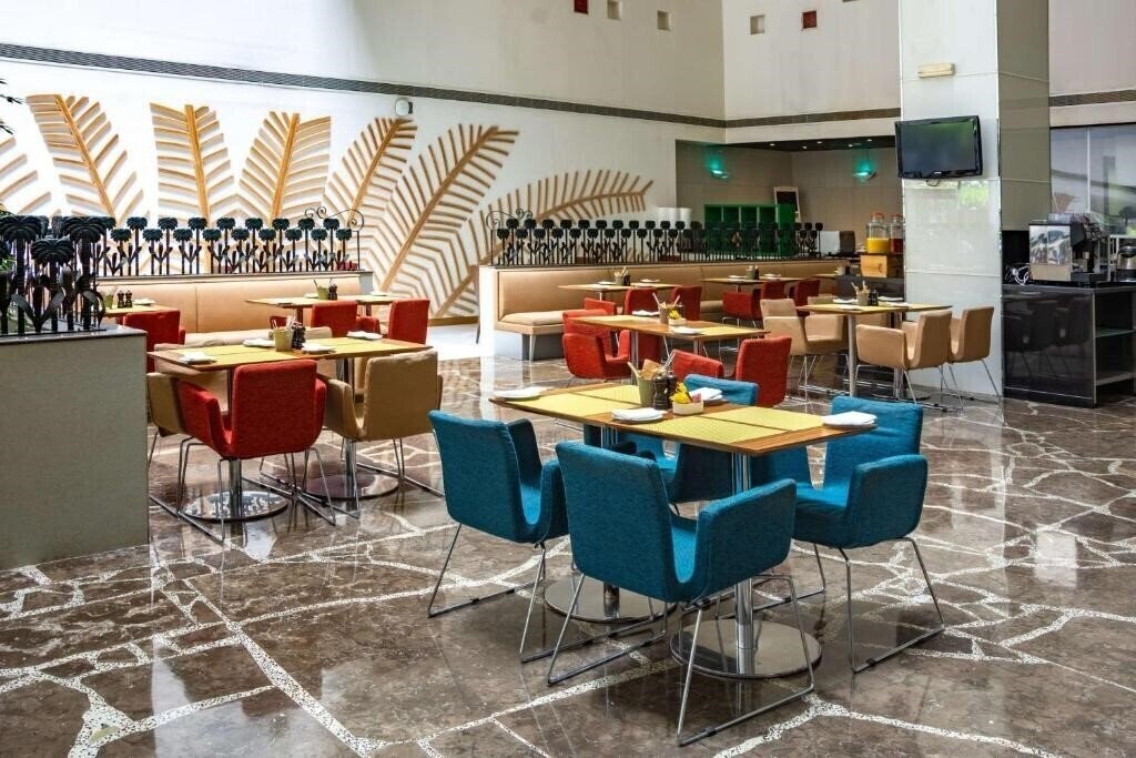 Апартаменты Golden Tulip Muscat 4*