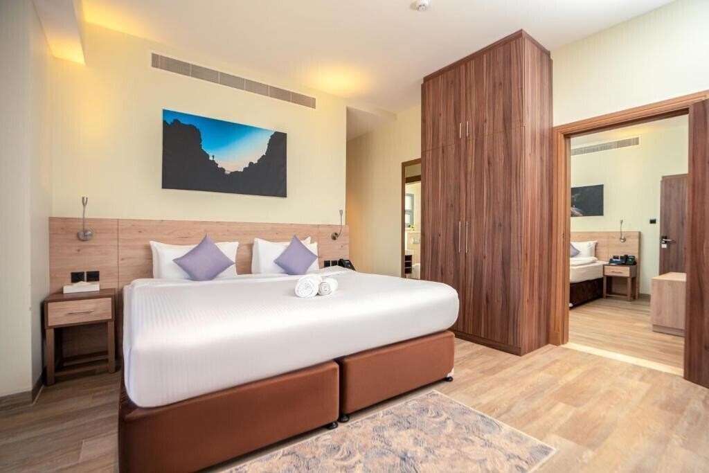 Территория Kyriad Hotel Muscat 4*