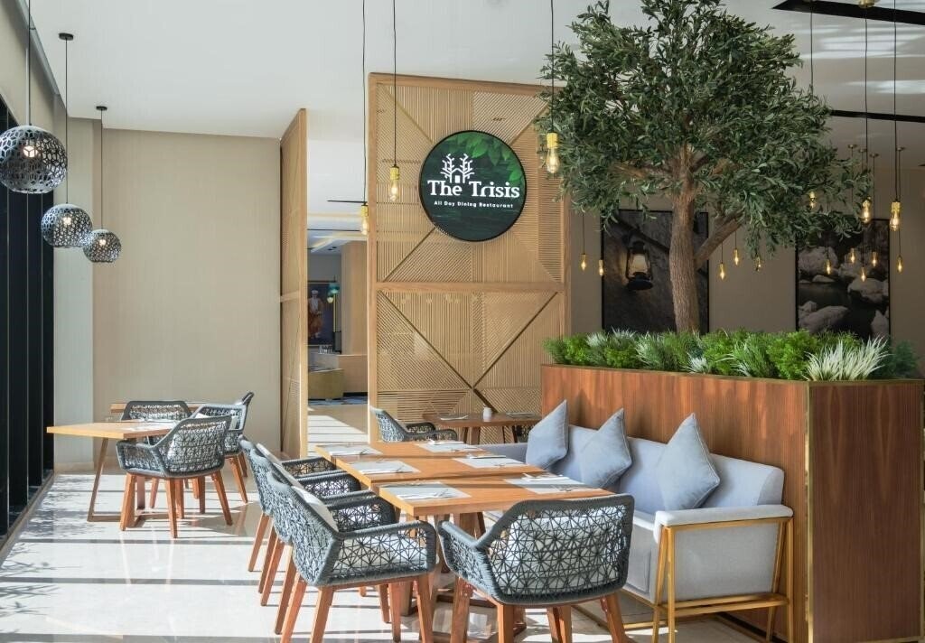 Территория Maani Muscat Hotel And Suites Ex- Avani 4*