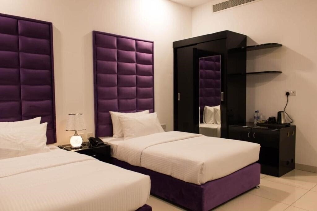 Отель Parkside Plaza Hotel 3*