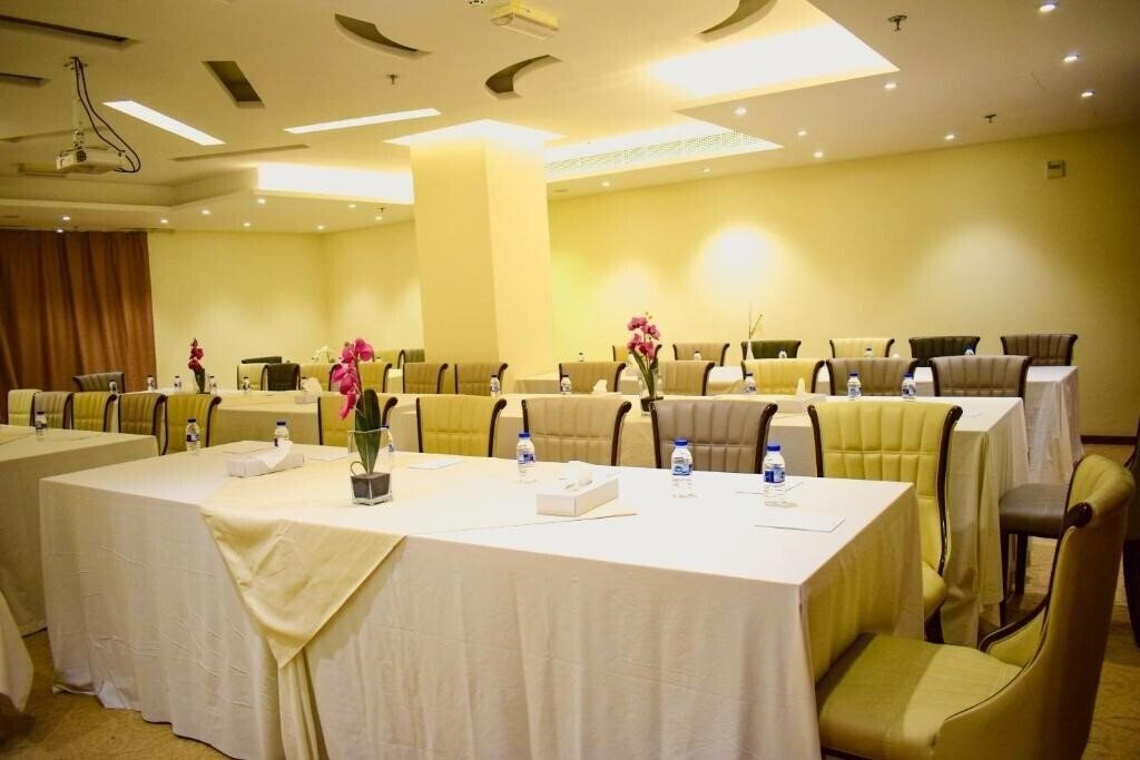 Вид The Secure Inn Hotel Muscat 4*