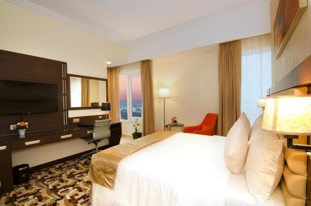 Территория Al Murooj Grand Hotel 4*