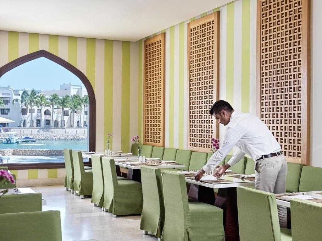 Апартаменты Juweira Boutique Hotel 4*