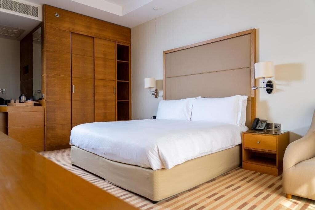 Вид Crowne Plaza Hotel Sohar 5*