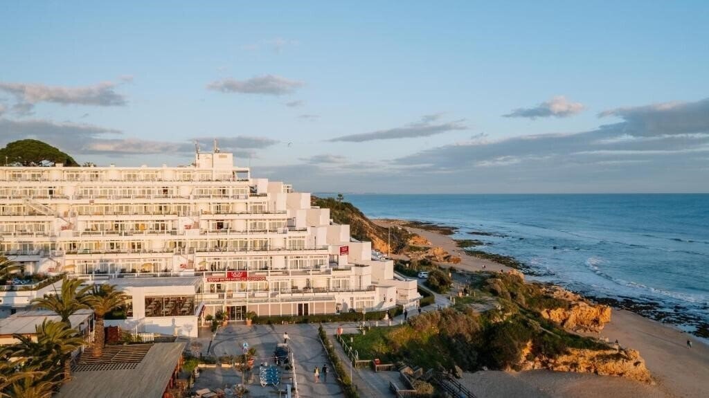 Отель Monicca Collection Suites & Residences 4*