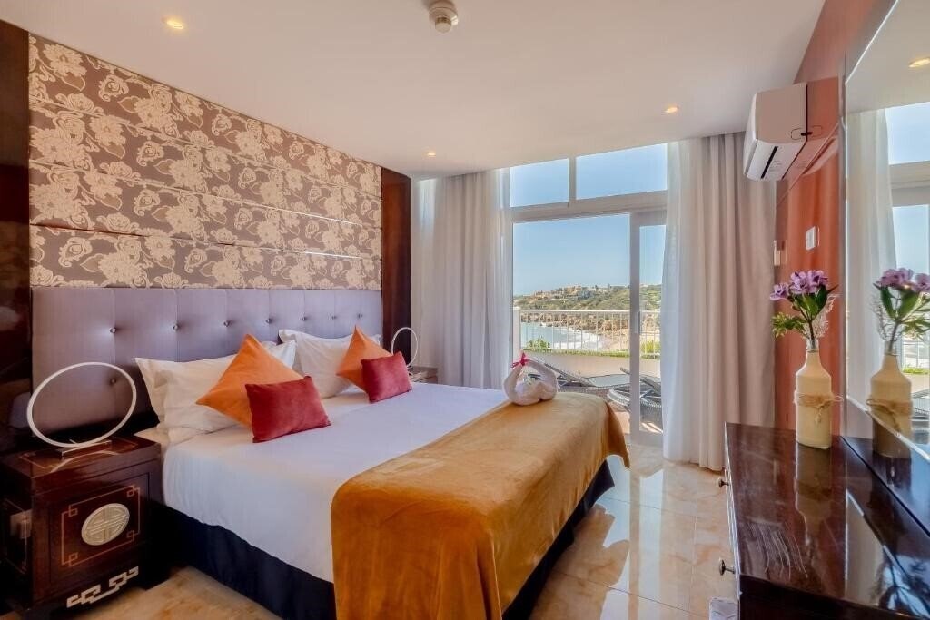 Фото Monicca Collection Suites & Residences 4*