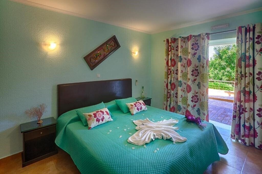Картинка Montinho de Ouro 4*