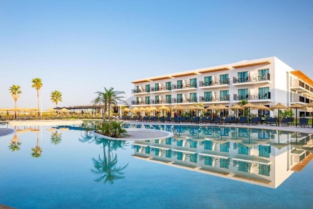 Панорама Ap Cabanas Beach & Nature 4*