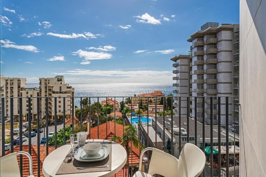 Вид Apartamentos Monumental Plaza 3*