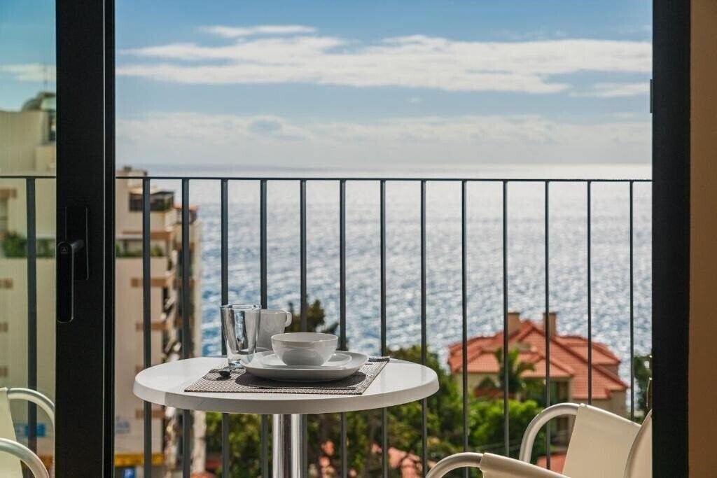 Панорама Apartamentos Monumental Plaza 3*