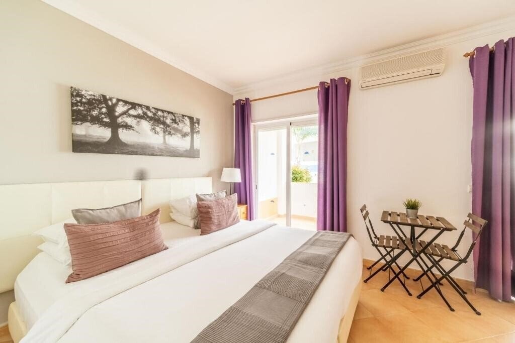 Вид Oasis Beach Apartments 3*