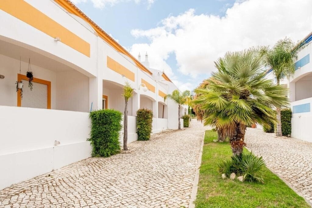 Территория Oasis Beach Apartments 3*