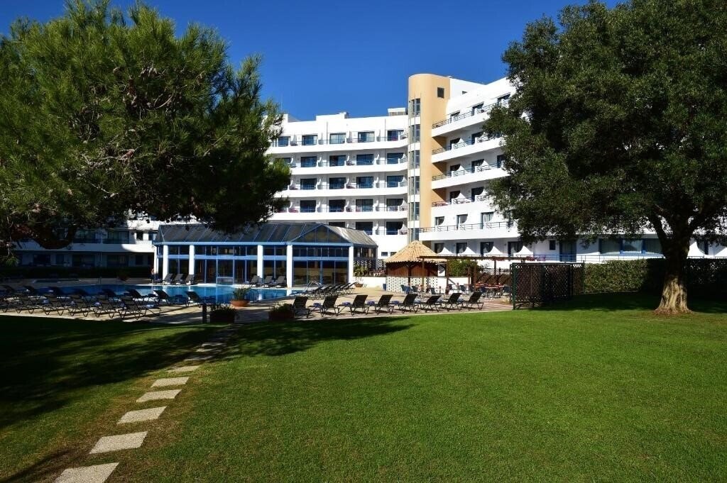 Территория Hotel Pestana Cascais Ocean & Conference Aparthotel 4*
