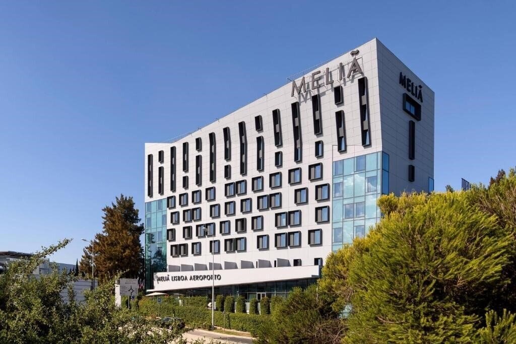 Отель Melia Lisboa Aeroporto 4*