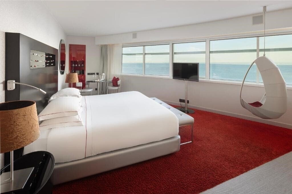 Фото Myriad By Sana Hotels 5*