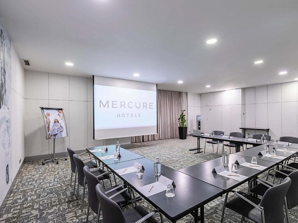 Отель Mercure Lisboa 4*
