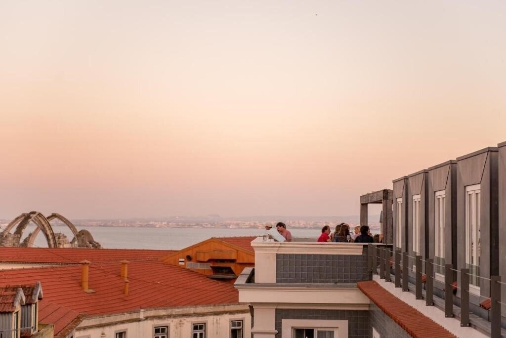 Отель Lux Lisboa Pessoa 4*