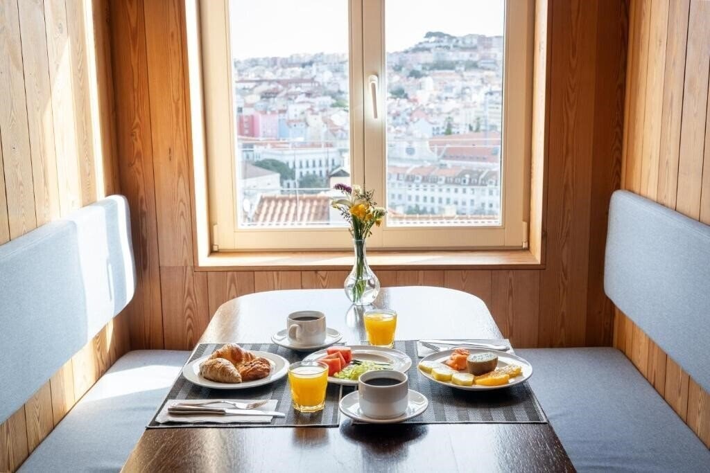 Территория Lux Lisboa Pessoa 4*