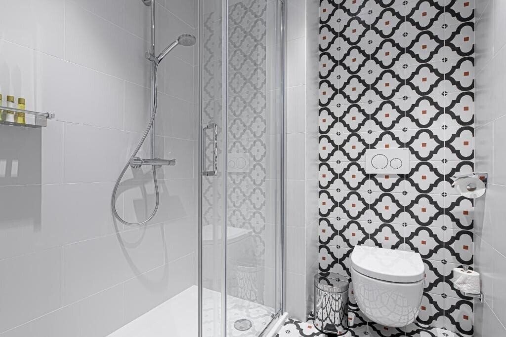 Фотографія Hotel Ikonik Lisoba 3*