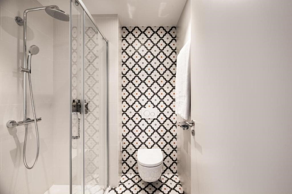 Апартаменти Hotel Ikonik Lisoba 3*